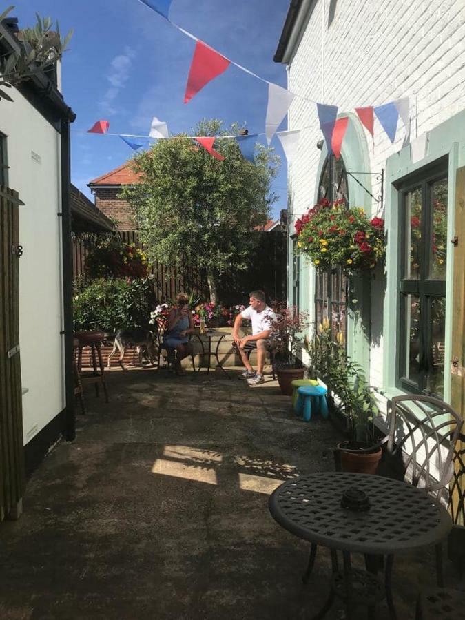The Claremont Inn 보그너레지스 외부 사진